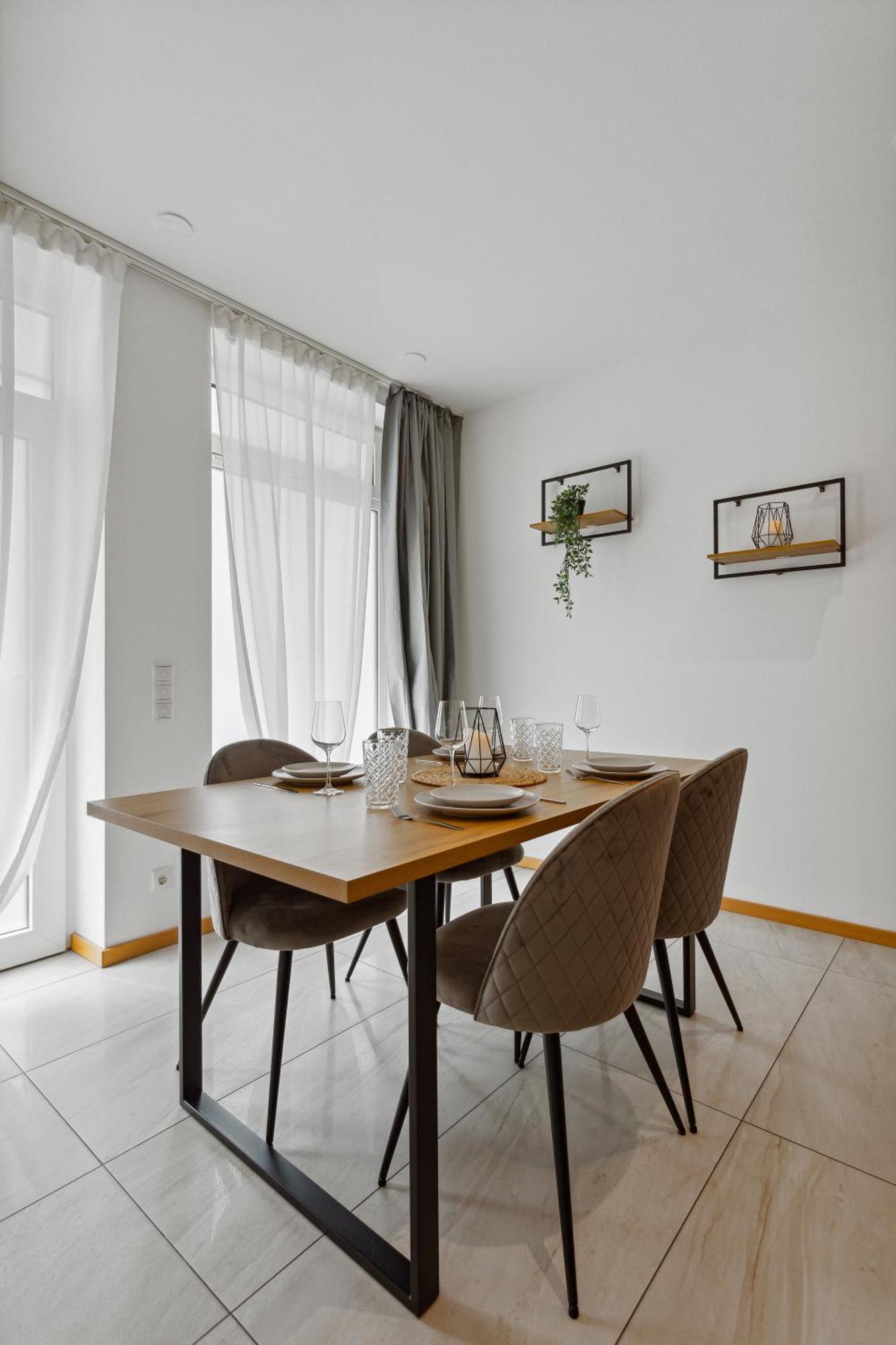 Gross, Modern, Vollausgestattet, Gemuetlich Mit Kueche Und Parkplatz Fuer Urlaub Oder Business Apartment Kettig Exterior photo